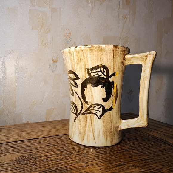 Handcrafted Ceramic Mug with Leaf Design - Picture 3 of 6